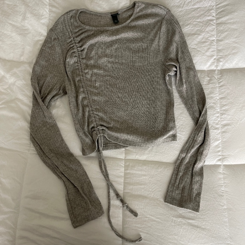 Ribbed grey long sleeve shirt